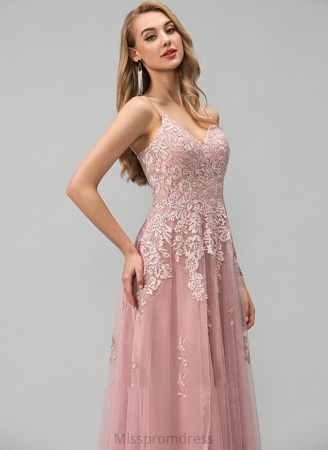 V-neck Ball-Gown/Princess Lace Mavis Tulle Floor-Length Prom Dresses With